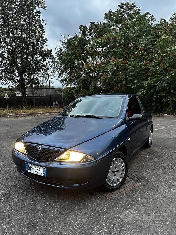 Blu Usata 2001 Lancia Ypsilon Due volumi | 1790 € (Buon prezzo) - Immagine 1/4