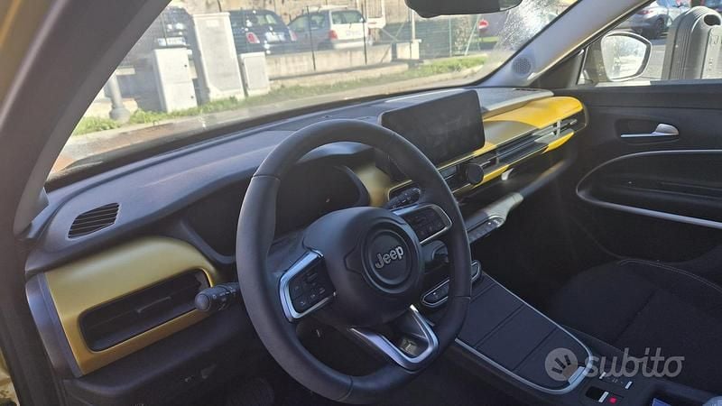 Usata Jeep Avenger Summit 114 kW (156 CV) 2024 Giallo SUV