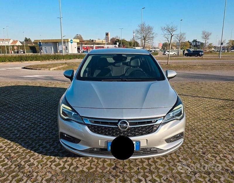 Usata 2017 Opel Astra Tre volumi | 7200 € (Buon prezzo) - Immagine 1/4