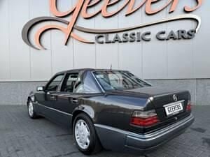 Usata Mercedes E500 326 CV (239 kW) 1991 Nero Berlina