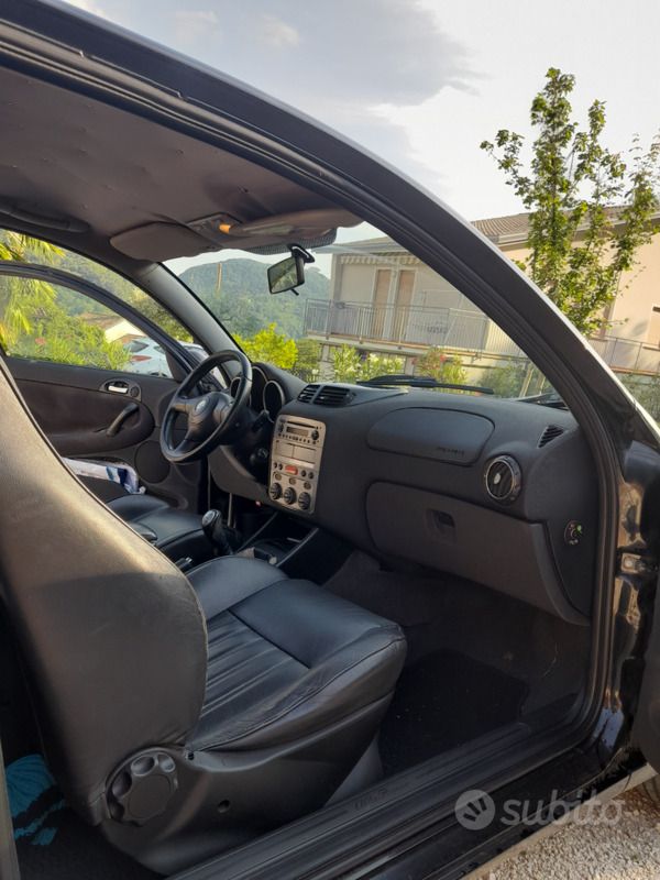 Usata Alfa Romeo 147 120 CV (88 kW) 2001 Nero Utilitaria