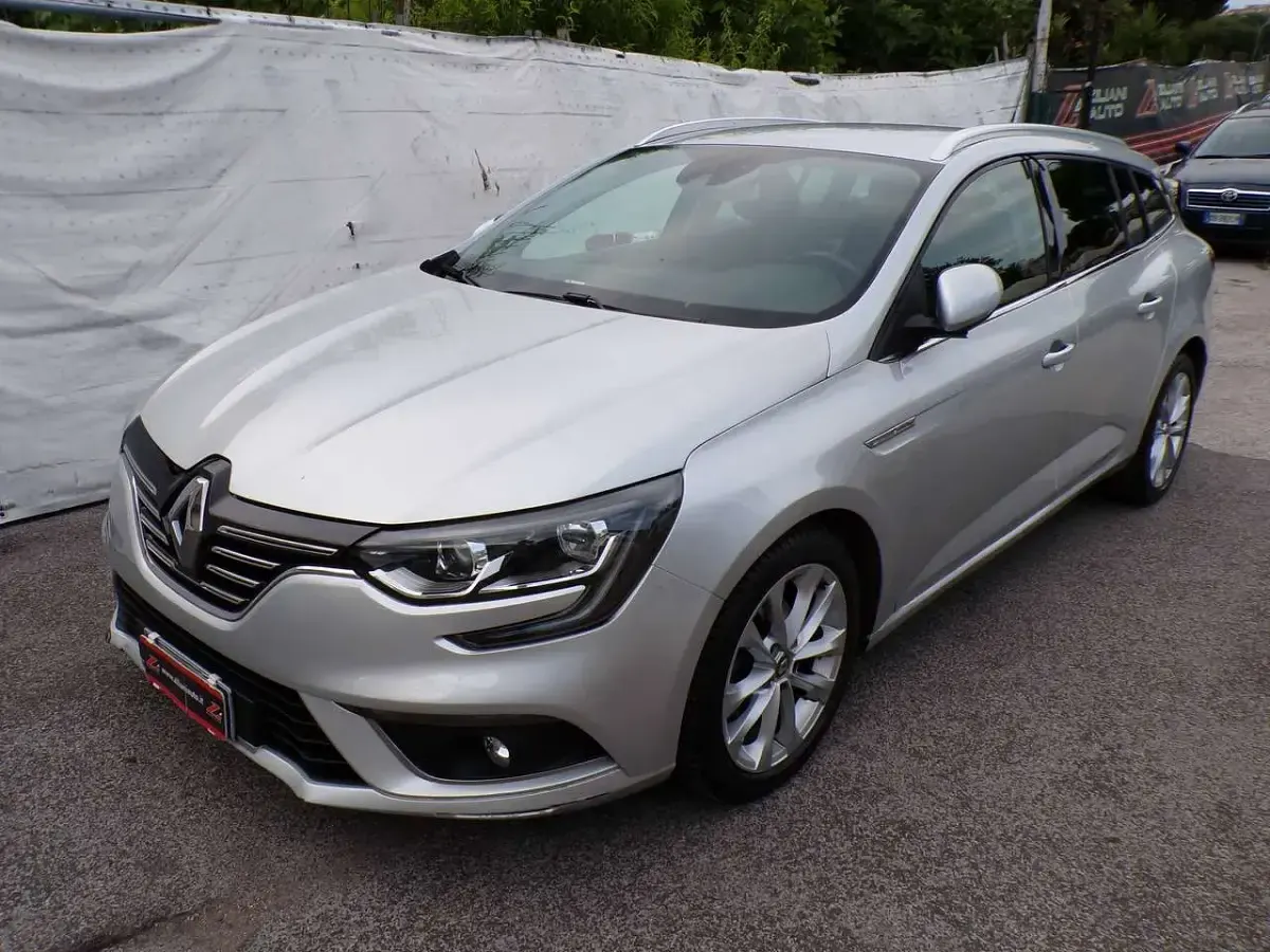 Usata Renault Mégane GrandTour 110 CV (80 kW) 2017 Argento Station wagon