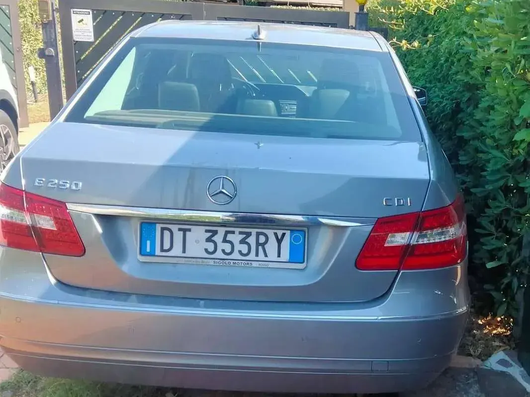 Usata Mercedes E250 Avantgarde 204 CV (150 kW) 2009 Grigio Berlina