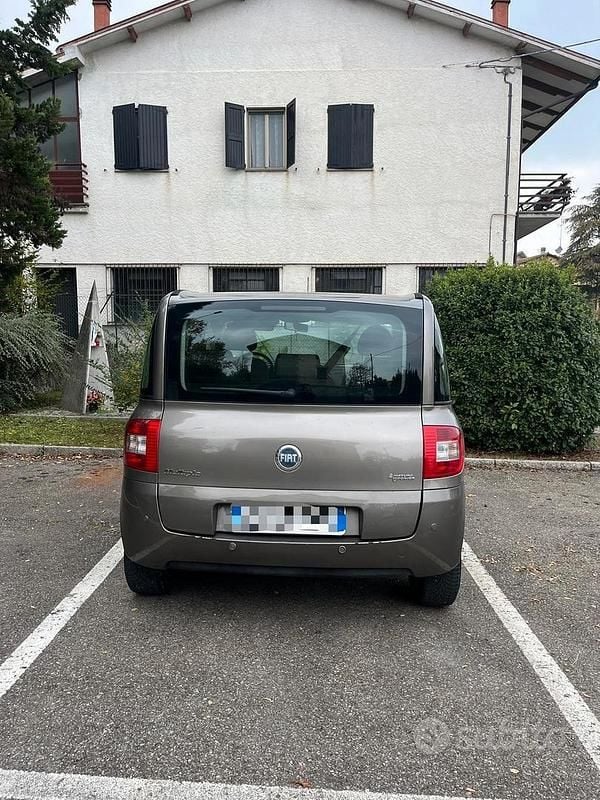 Usata Fiat Multipla 103 CV (75 kW) 2006 Grigio Monovolume