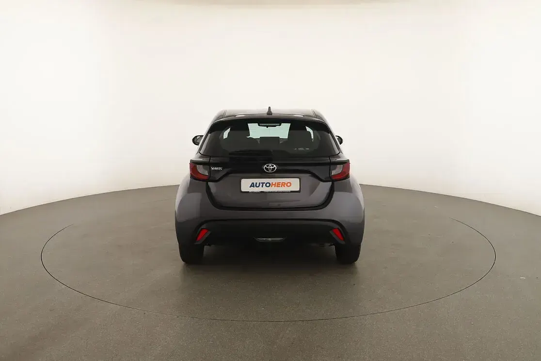 Usata Toyota Yaris Active 72 CV (52 kW) 2022 Grigio Utilitaria