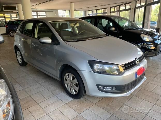 Usata VW Polo Trendline 60 CV (44 kW) 2014 Argento metallizzato Utilitaria