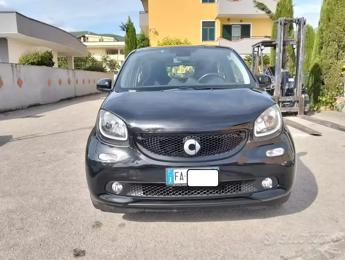 Usata Smart ForFour Prime 71 CV (52 kW) 2015 Nero Utilitaria