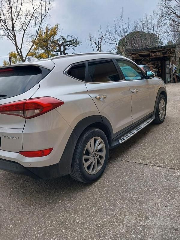 Käytetty Hyundai Tucson 141 HP (103 kW) 2017 Harmaa Katumaasturi