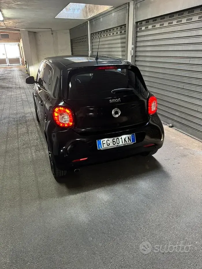 Usata Smart ForFour 71 CV (52 kW) 2017 Nero Utilitaria