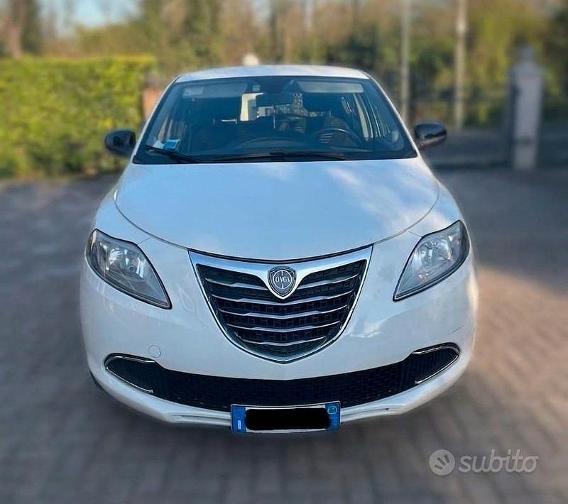 Usata Lancia Ypsilon 69 CV (50 kW) 2011 Bianco Utilitaria