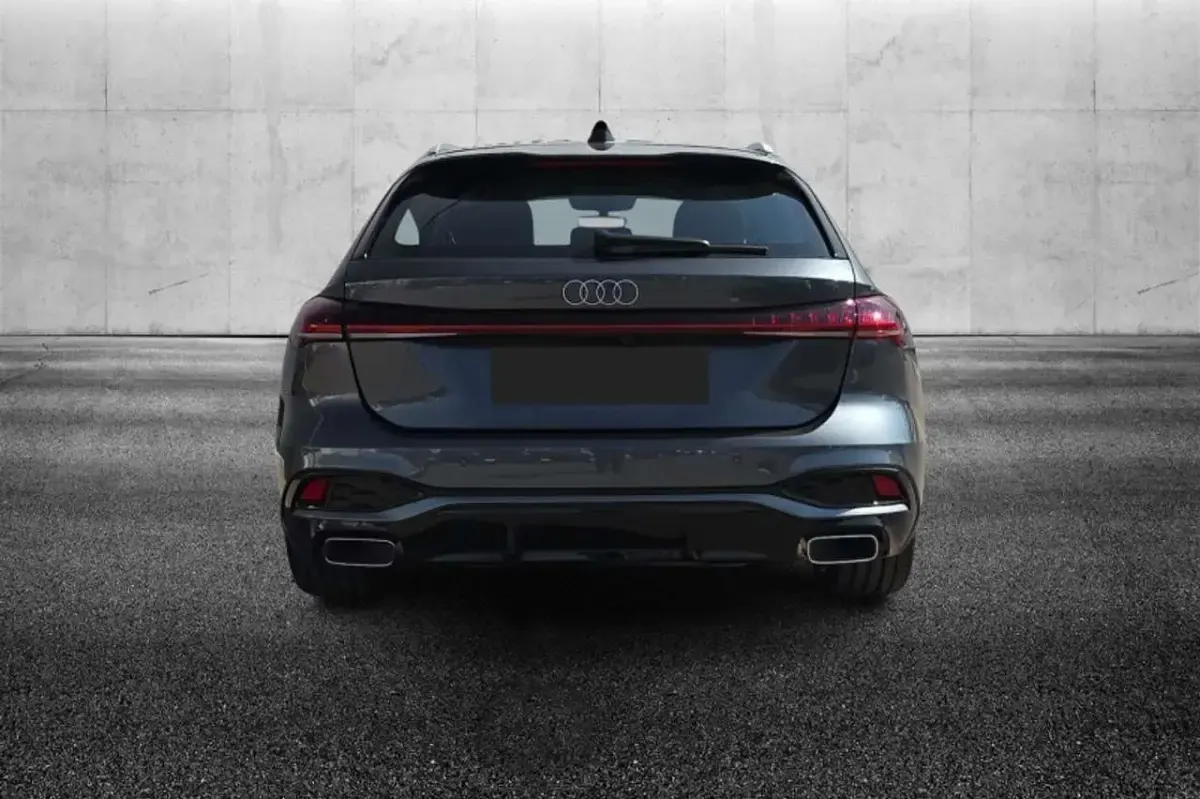 Usata Audi A5 S-Line 150 CV (110 kW) 2025 Grigio Station wagon