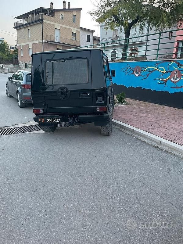 Usata Mercedes G300 88 CV (64 kW) 1982 Nero SUV