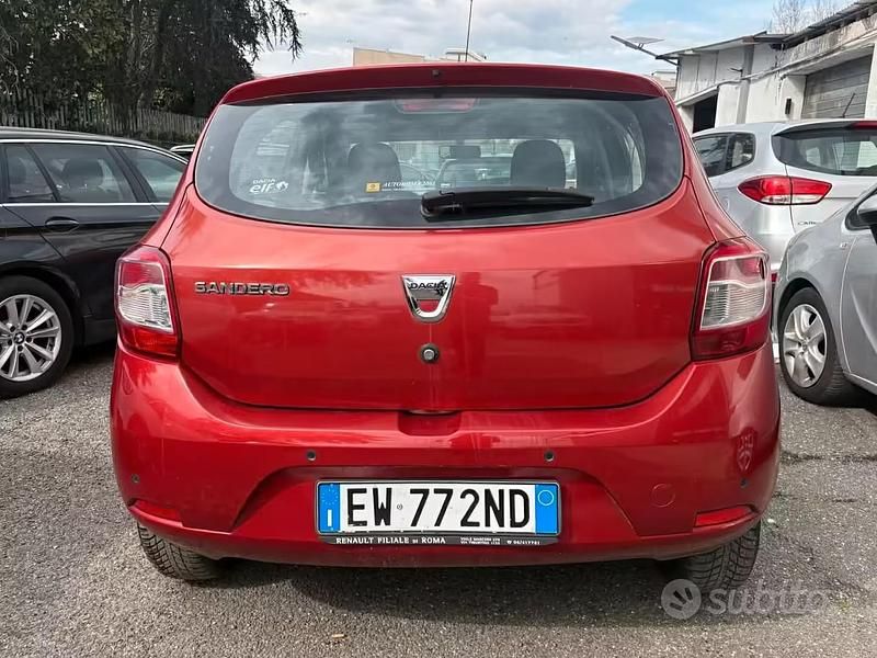 Usata Dacia Sandero Lauréate 75 CV (55 kW) 2014 Rosso Berlina