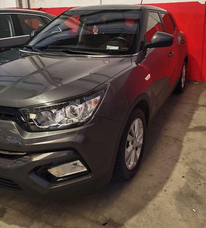 Usata SsangYong Tivoli 128 CV (94 kW) 2020 Grigio SUV