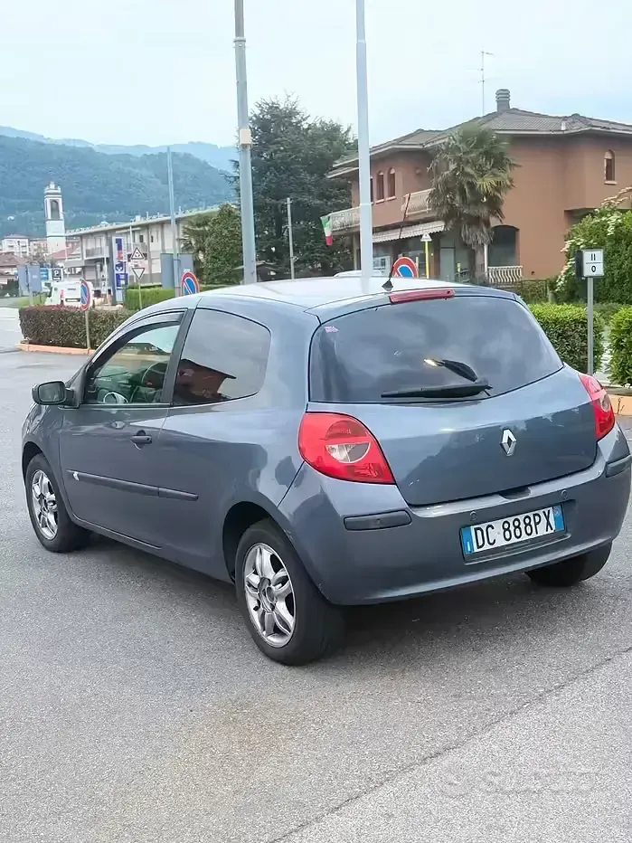 Brugt Renault Clio II 75 HK (55 kW) 2006 Grå