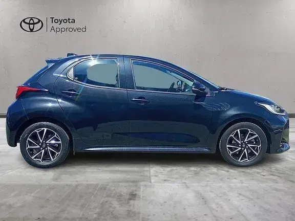 Usata Toyota Yaris Hybrid Trend 92 CV (67 kW) 2022 Nero Pick-up