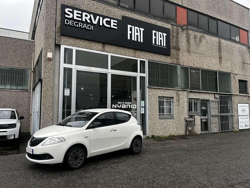 Usata Lancia Ypsilon 69 CV (50 kW) 2023 Bianco neve Utilitaria