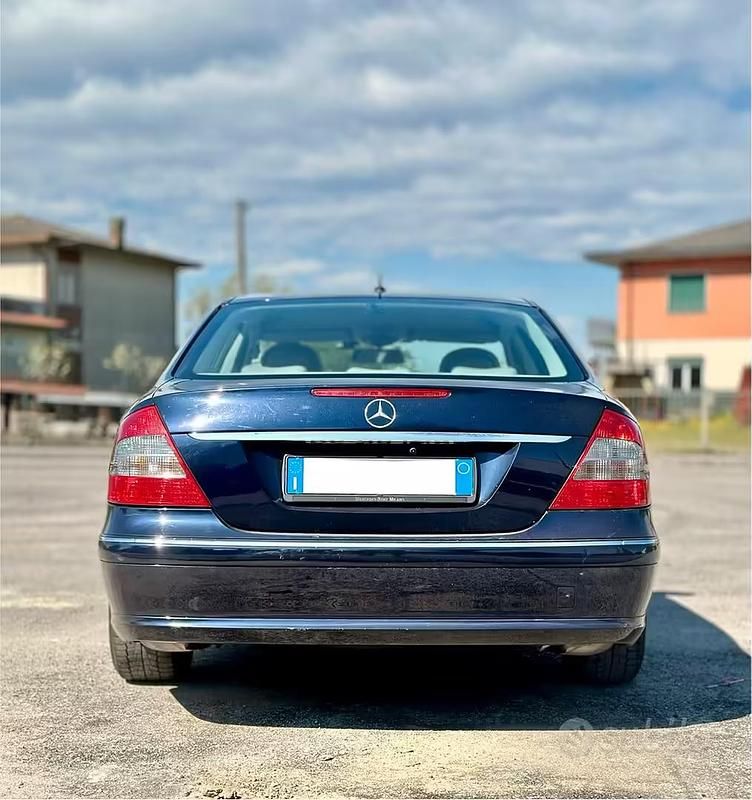 Usata Mercedes E200 2007 Blu Berlina