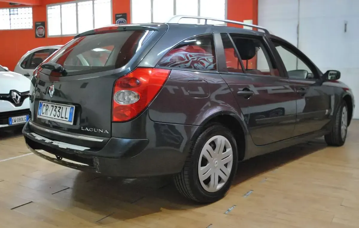 Usata Renault Laguna II Dynamique 120 CV (88 kW) 2005 Grigio Station wagon