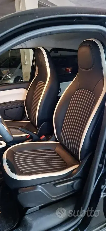 Usata Renault Twingo Techno 30 kW (42 CV) 2024 Nero Utilitaria