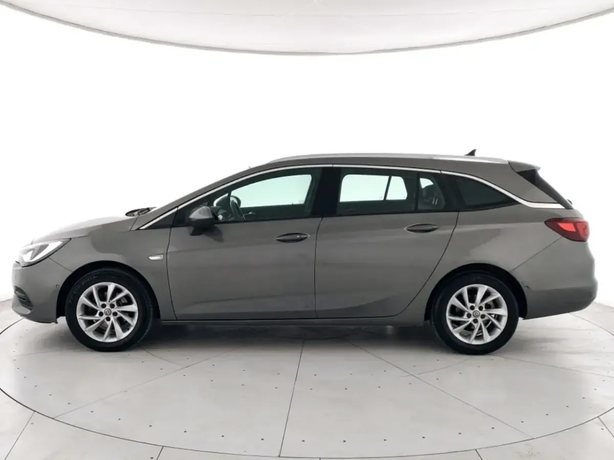 Usata Opel Astra Business Elegance 122 CV (89 kW) 2020 Grigio Station wagon