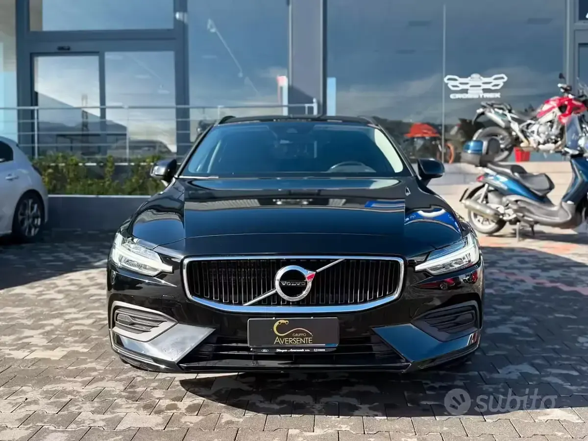 Usata Volvo V60 Business Edition 150 CV (110 kW) 2019 Nero Station wagon