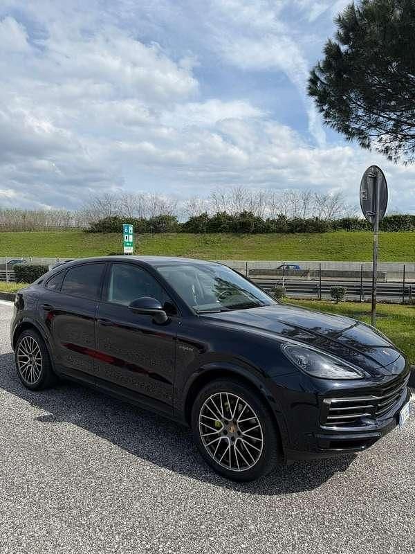 Usata Porsche Cayenne Coupe Platinum Edition 462 CV (339 kW) 2022 Blu/azzurro Coupé