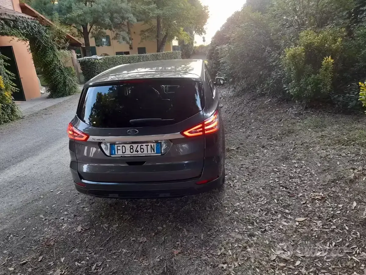 Begagnad Ford S-MAX S 150 HK (110 kW) 2016 Minibuss