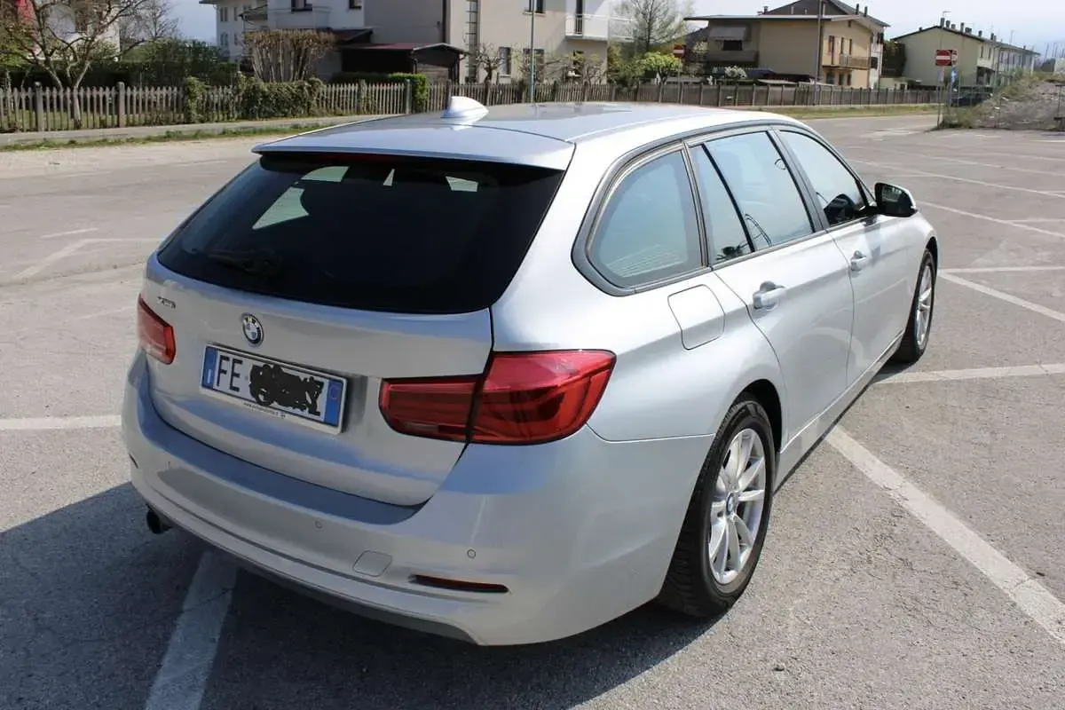 Usata BMW 318 Advantage 150 CV (110 kW) 2016 Grigio Station wagon
