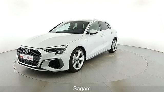 Bianco ghiaccio metallizzato Usata 2024 Audi A3 S-Line Tre volumi | 32.500 € (Ottimo prezzo) - Immagine 1/4