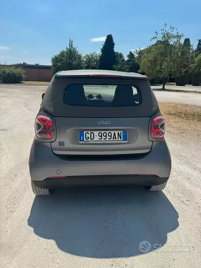 Usata Smart ForTwo Electric Drive Prime 41 kW (56 CV) 2020 Grigio Cabrio