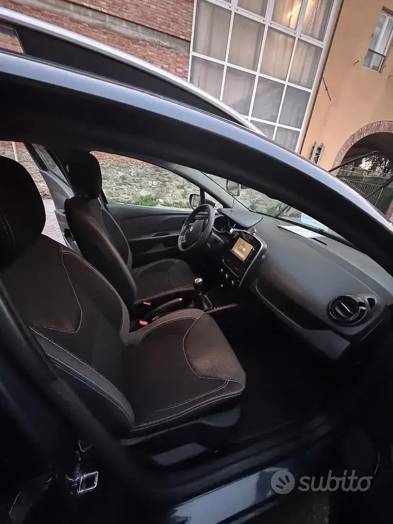 Usata Renault Clio 75 CV (55 kW) 2017 Grigio Berlina