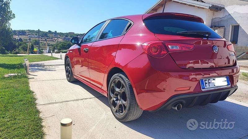 Usata Alfa Romeo Giulietta Super 120 CV (88 kW) 2016 Rosso Utilitaria