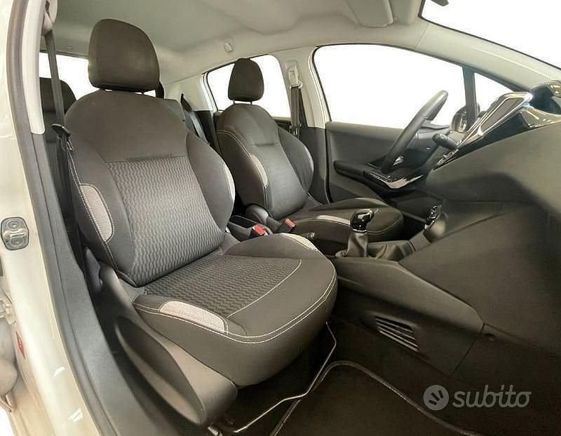 Usata Peugeot 208 Active 75 CV (55 kW) 2016 Bianco Utilitaria