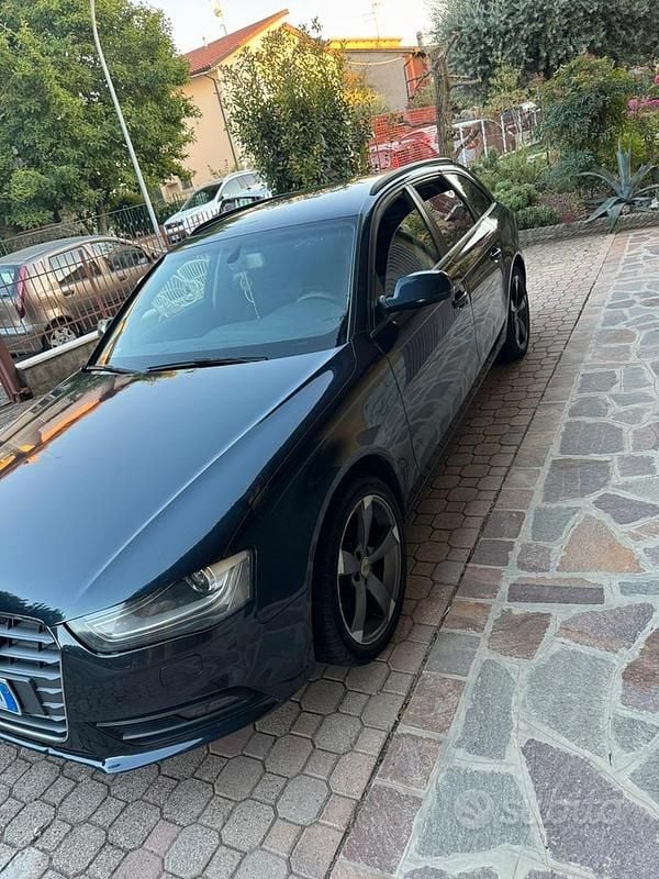 Usata Audi A4 140 CV (102 kW) 2013 Blu Station wagon