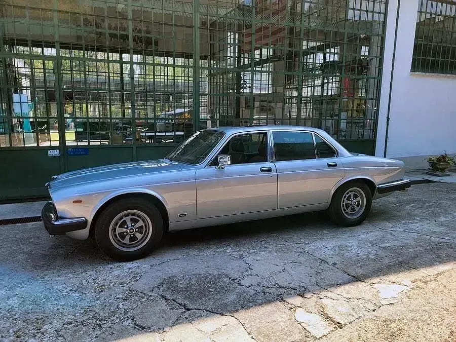 Usata Jaguar XJ6 200 CV (147 kW) 1982 Grigio Berlina
