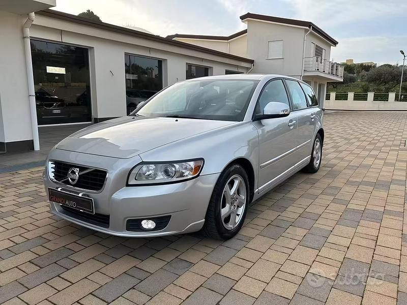 Usata Volvo V50 R-Design 115 CV (84 kW) 2012 Grigio Station wagon