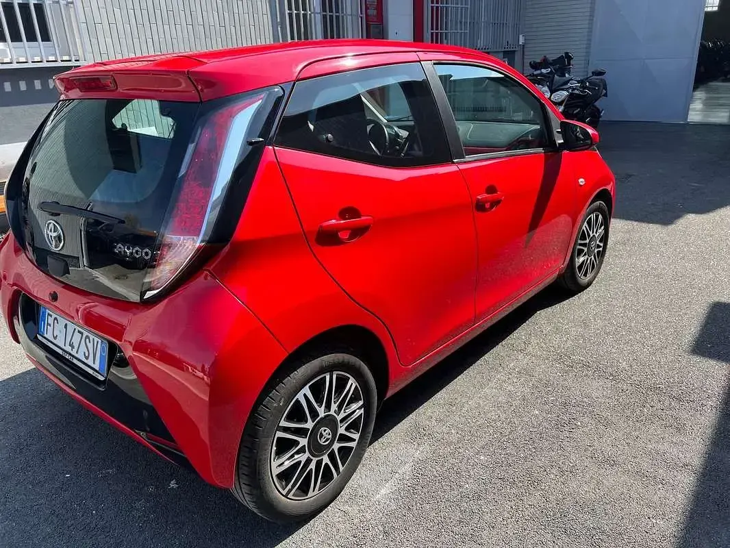 Usata Toyota Aygo X-wave 69 CV (50 kW) 2016 Rosso Utilitaria