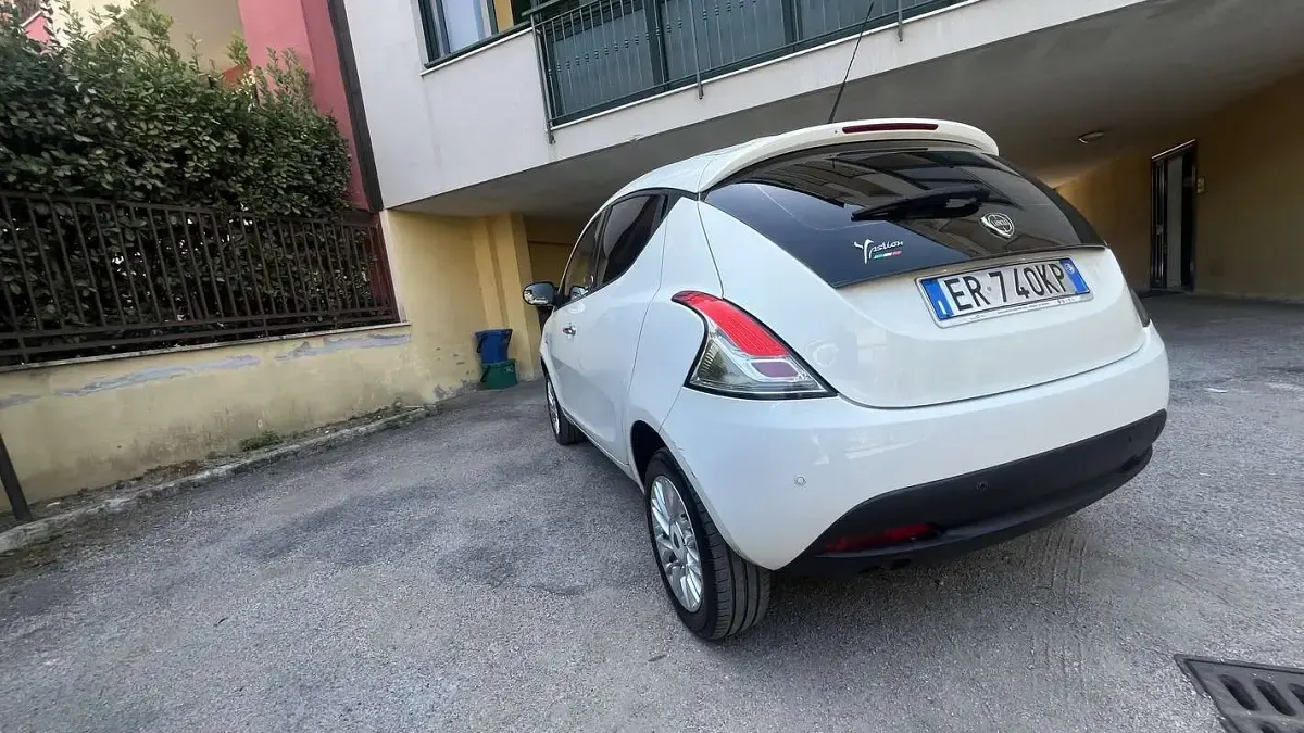 Usata Lancia Ypsilon Gold 86 CV (63 kW) 2013 Utilitaria
