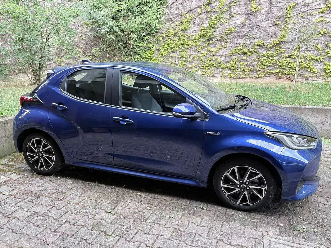 Usata Toyota Yaris Hybrid Trend 92 CV (67 kW) 2021 Blu/azzurro Berlina