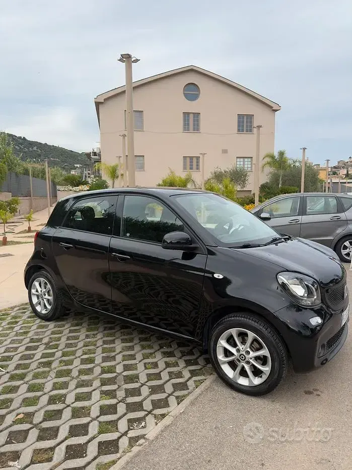 Usata Smart ForFour 71 CV (52 kW) 2016 Nero Utilitaria