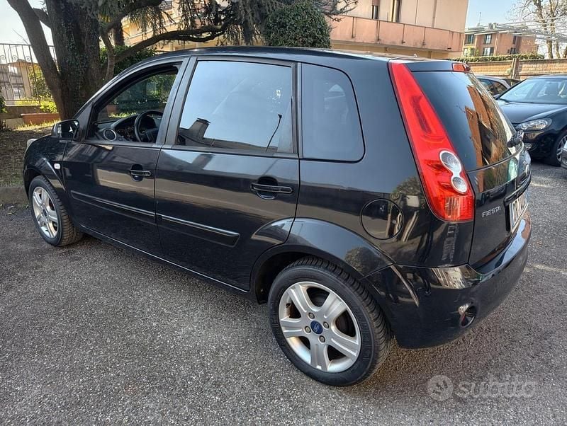 Usata Ford Fiesta Ghia 2008 Nero Utilitaria