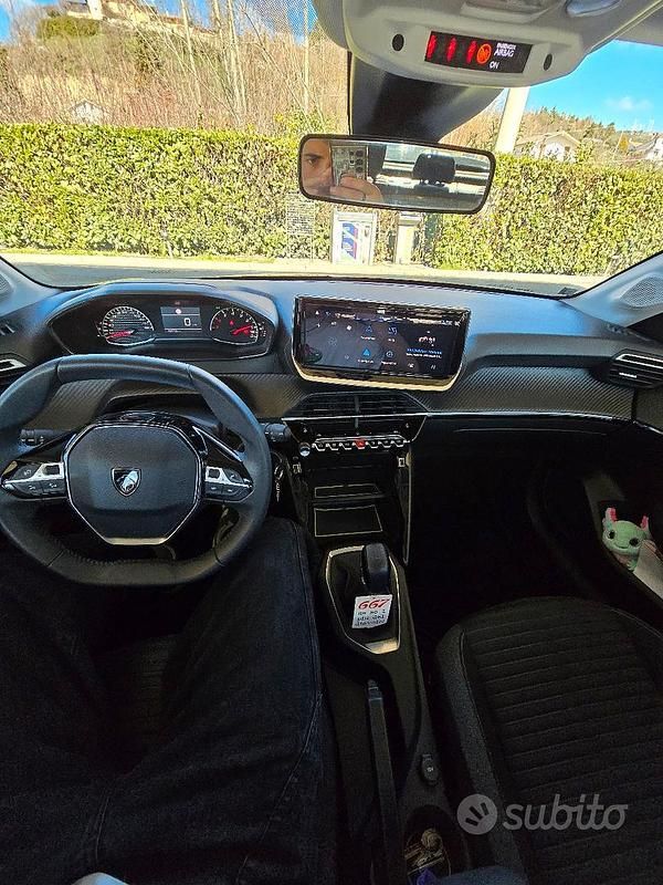 Begagnad Peugeot 208 75 HK (55 kW) 2024 Svart Halvkombi