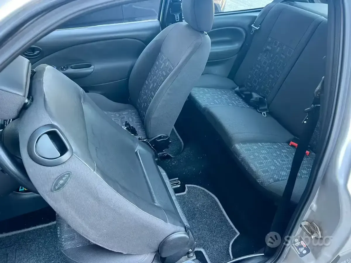 Usata Ford Fiesta Zetec 75 CV (55 kW) 2002 Grigio Utilitaria