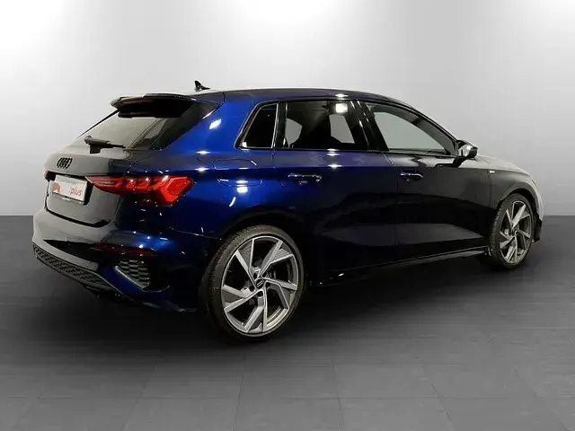 Usata Audi A3 Ambiente 150 CV (110 kW) 2023 Blu navarra metallizzato Berlina
