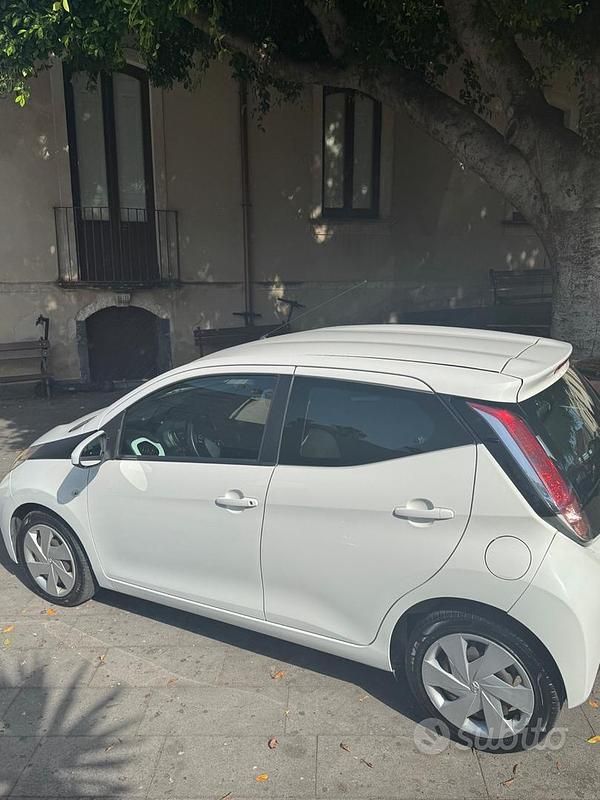 Usata Toyota Aygo X-play 69 CV (50 kW) 2015 Bianco Utilitaria