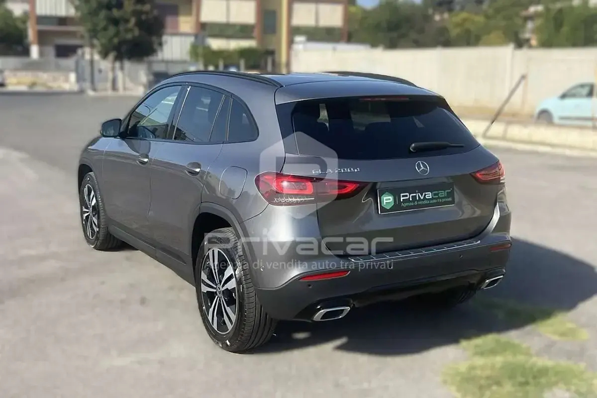 Usata Mercedes GLA200 150 CV (110 kW) 2022 Grigio SUV