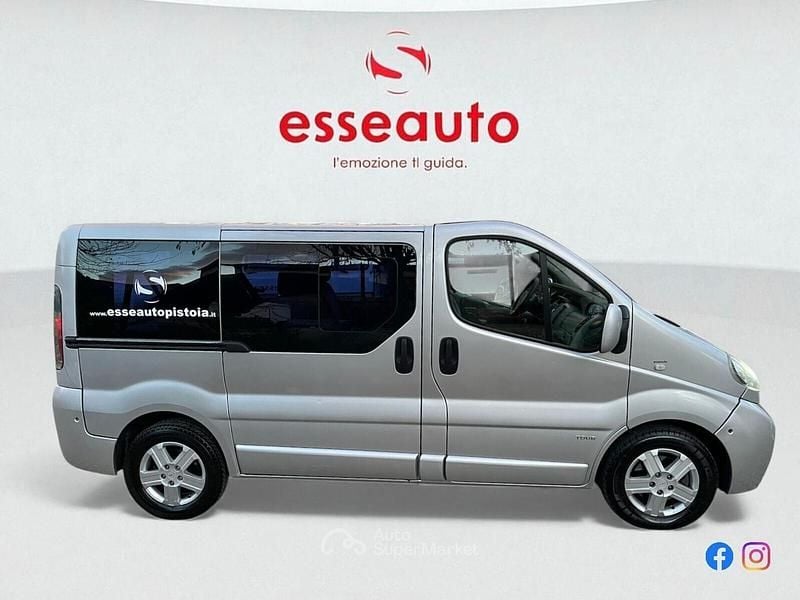 Usata Opel Vivaro 135 CV (99 kW) 2005 Grigio Monovolume