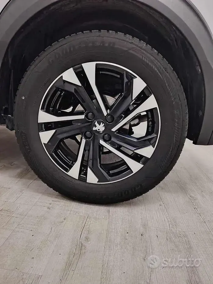 Usata Peugeot 2008 Allure 101 CV (74 kW) 2022 Grigio SUV