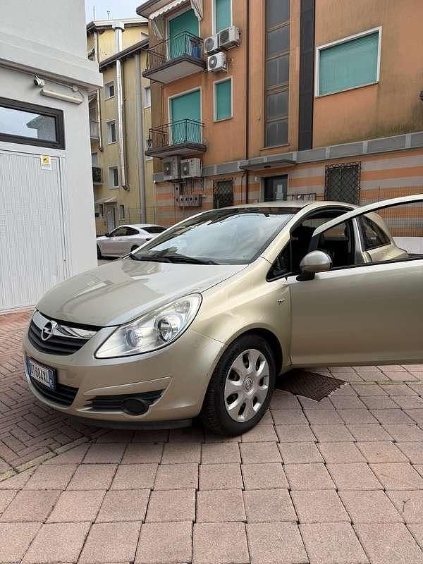 Usata Opel Corsa Enjoy 80 CV (58 kW) 2009 Berlina